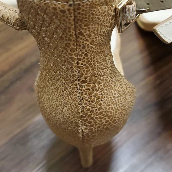 Kenneth Cole Mallory gold shimmer heel 👠 size 9M - Picture 8 of 9